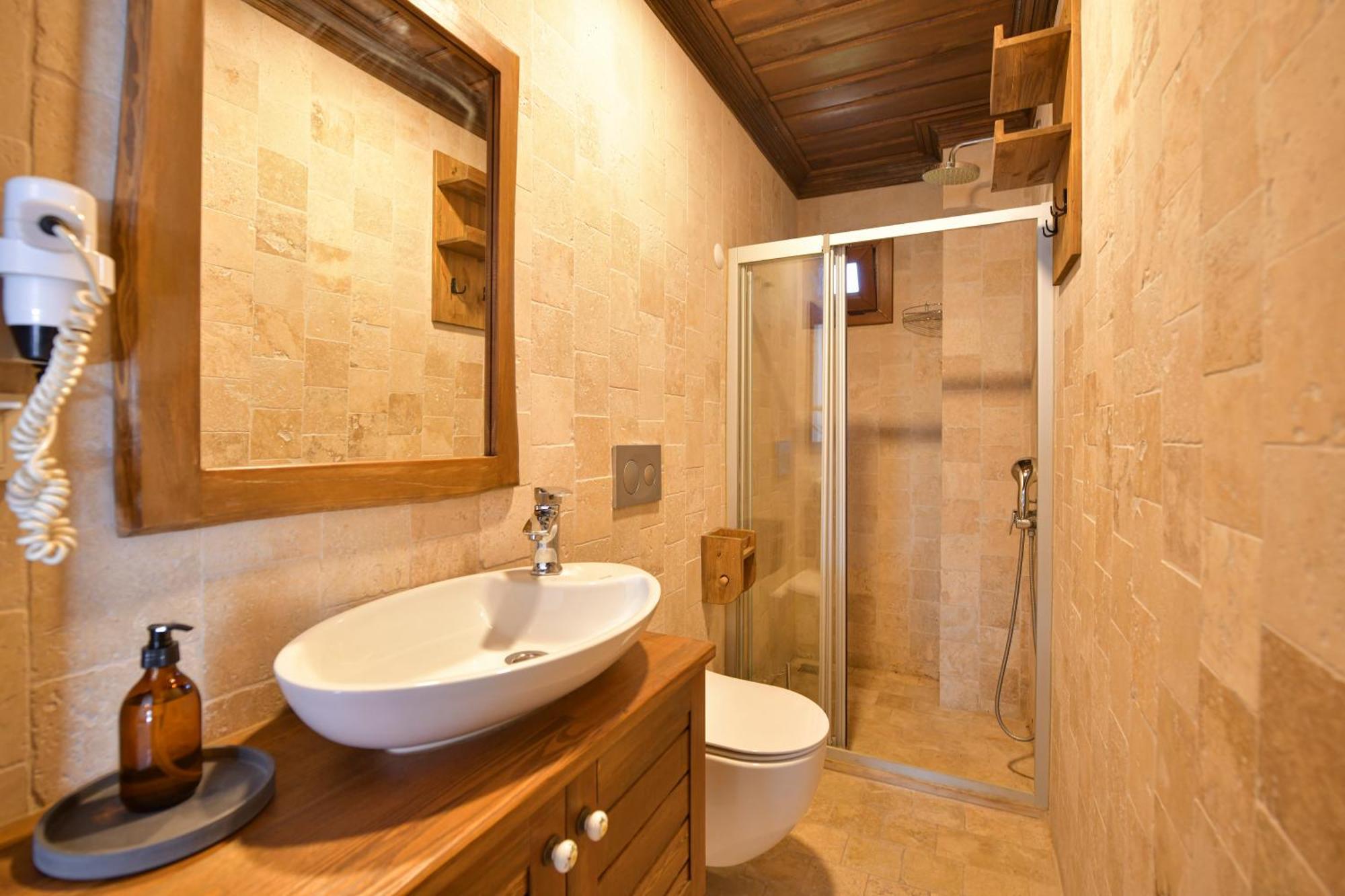 Okapi Suites Ula Exterior photo