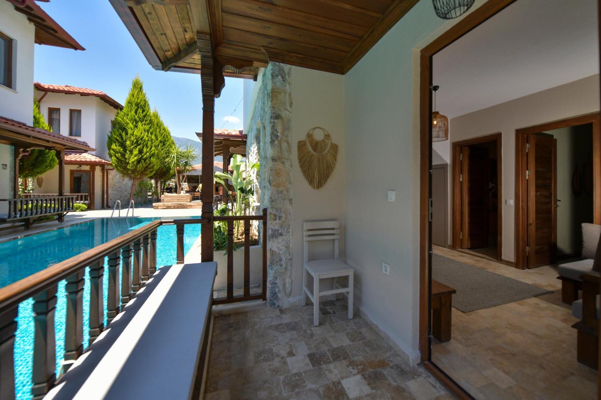 Okapi Suites Ula Exterior photo