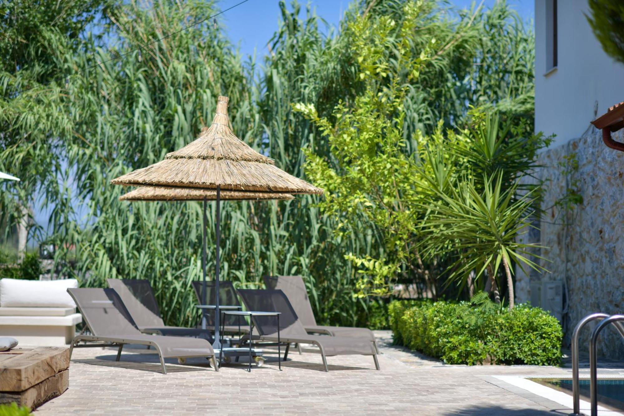 Okapi Suites Ula Exterior photo